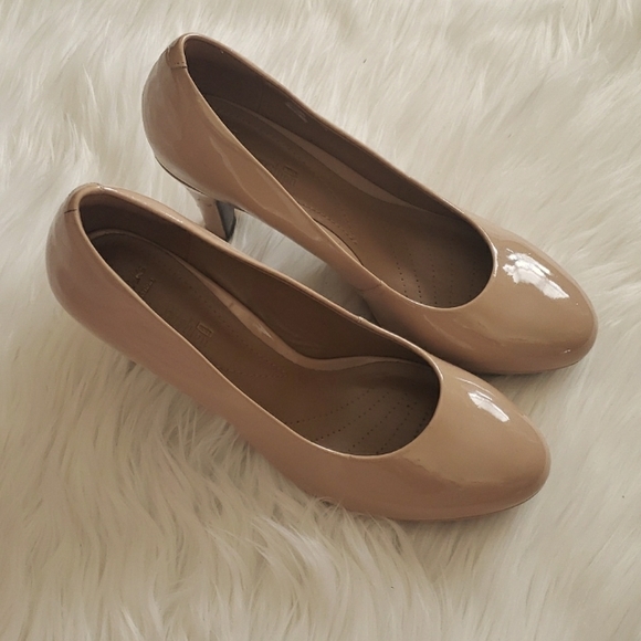 Clarks Nude Heels - Picture 5 of 9